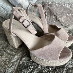 NWOT Kenneth Cole “Phoenix” Tan Platform Shoes with Chunky Heel